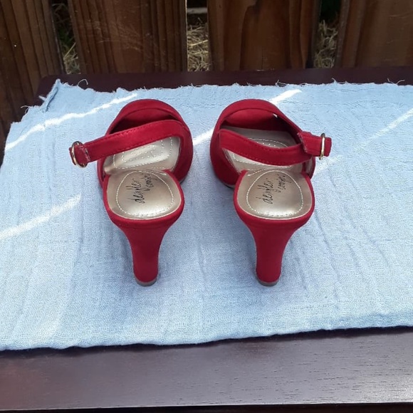 NWT Payless Dexflex Comfort Red High Heels Size 5 - Picture 4 of 11